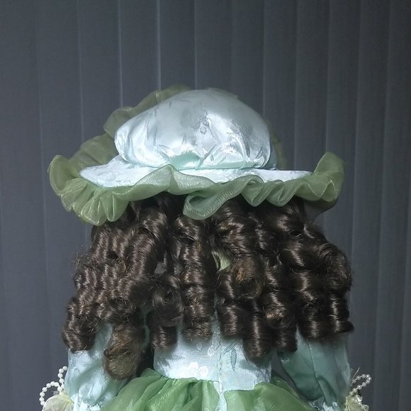 Genuine Porcelain Doll "BRIDGET" - Picture 15 of 16